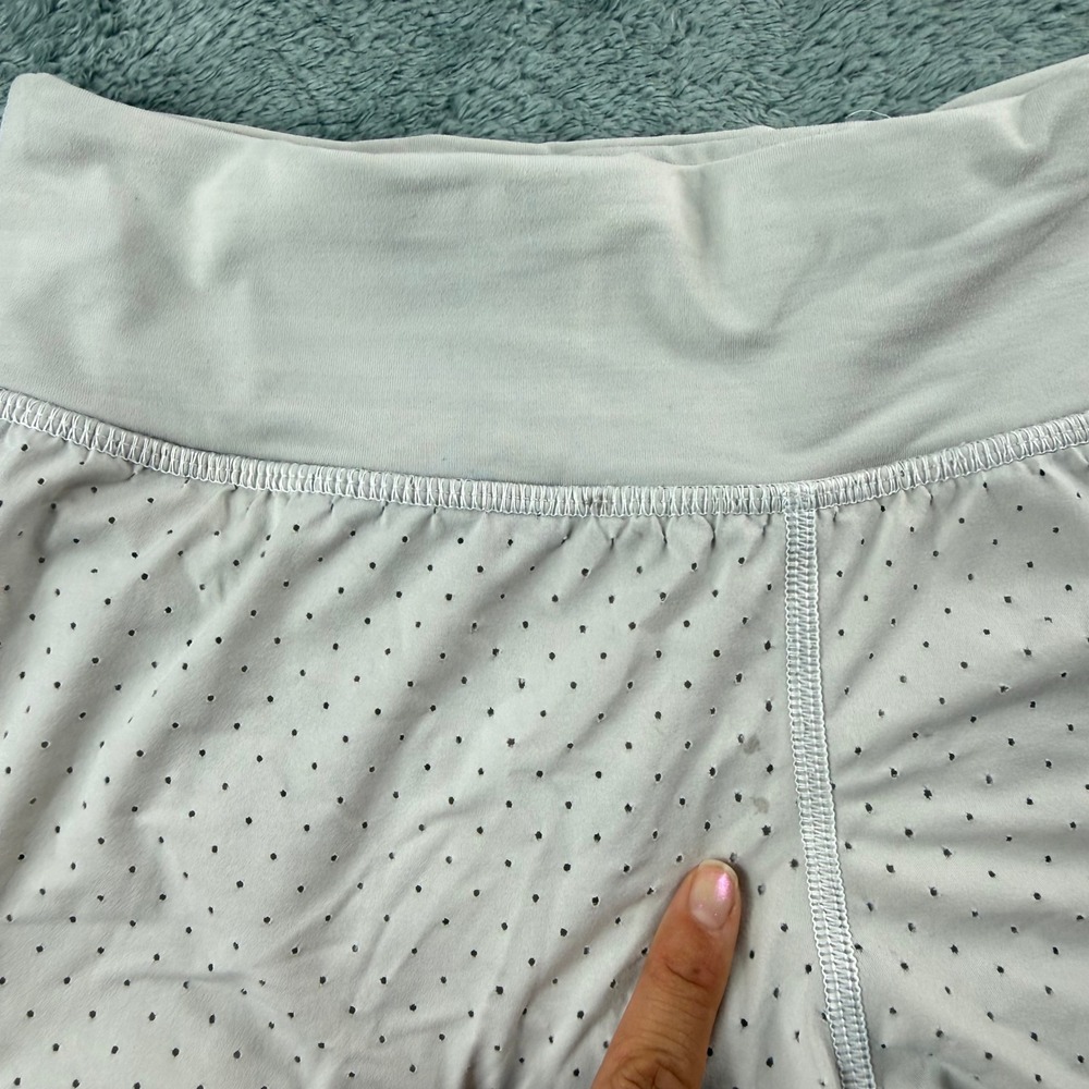 Lululemon Final Lap Shorts Lined Perforated Running Taupe Size 4 LW7AM7S - Picture 3 of 11